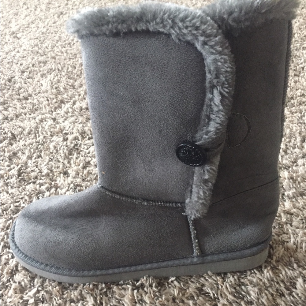 Grey boots